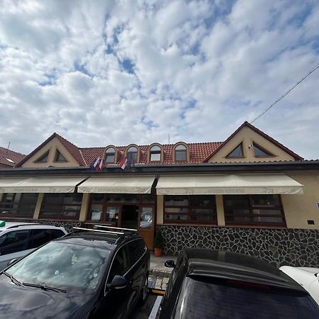 Brasserka Neutra Exterior foto